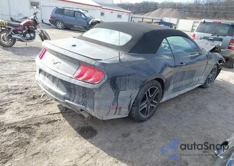 2021 Ford Mustang Ecoboost Premium z USA, uszkodzony, nr VIN 1FATP8UH2M5120209